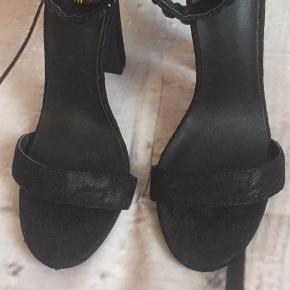 Bebe lace heels in size 8 - Picture 12 of 16